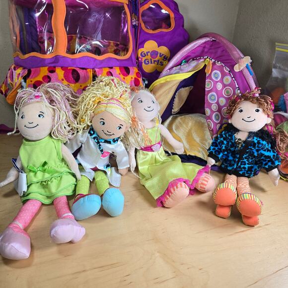 Groovy Girls Dolls Clothes Accessories Lot, 4 dolls, clothes, tent, backpack - Picture 1 of 12